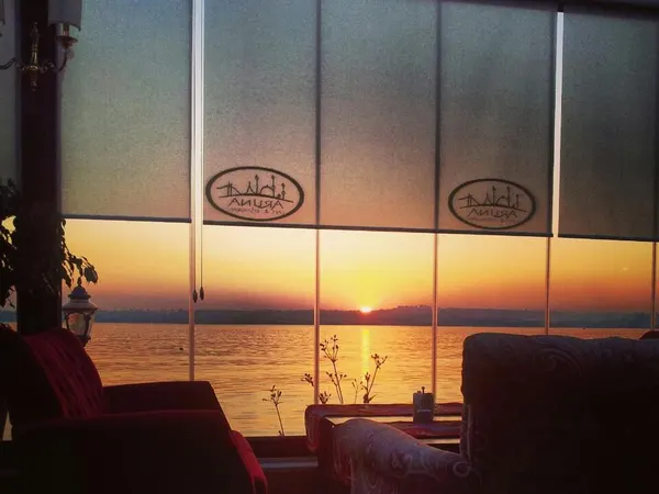 Aruna Cafe & Restaurant