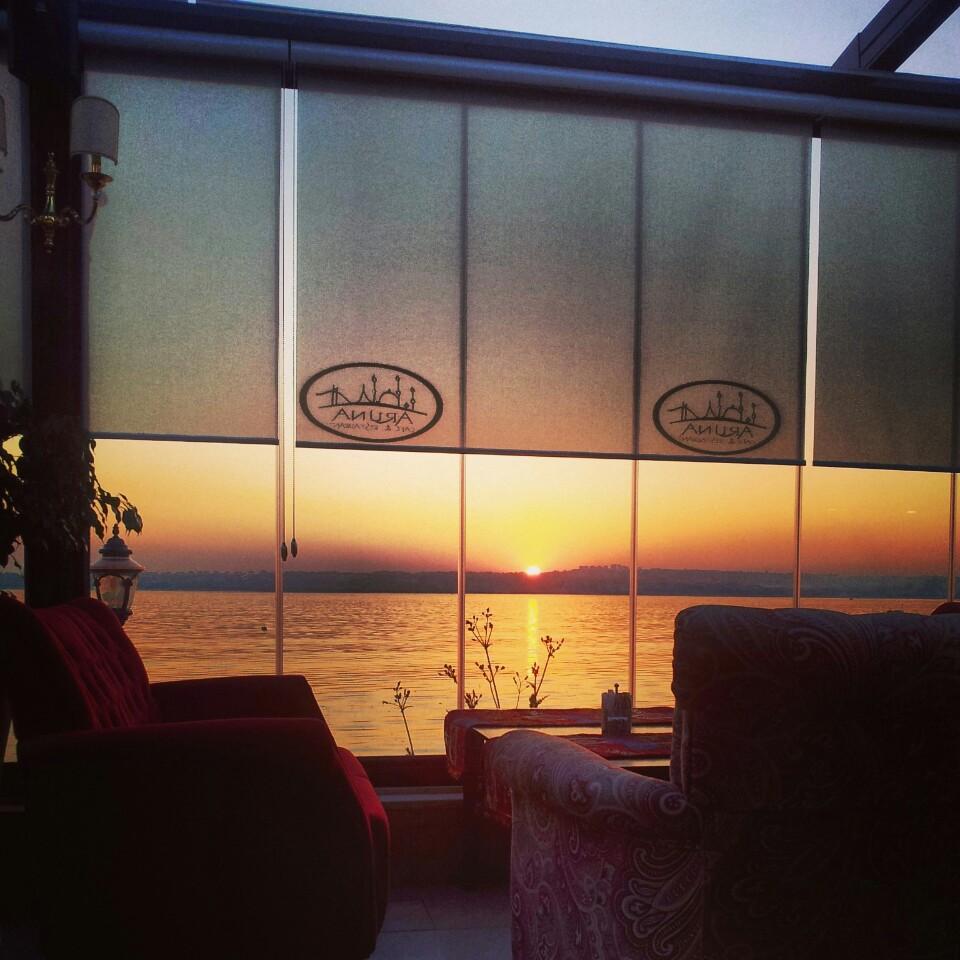 Aruna Cafe & Restaurant