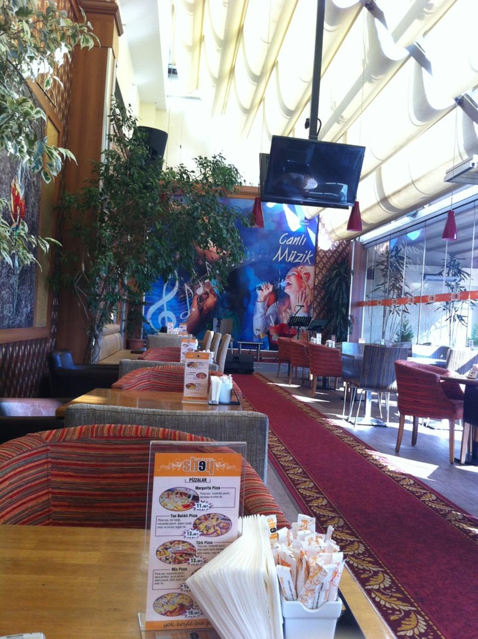 Shey Bowling & Cafe