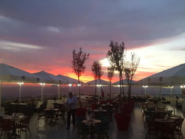 Vatra Cafe & Restaurant Nargile