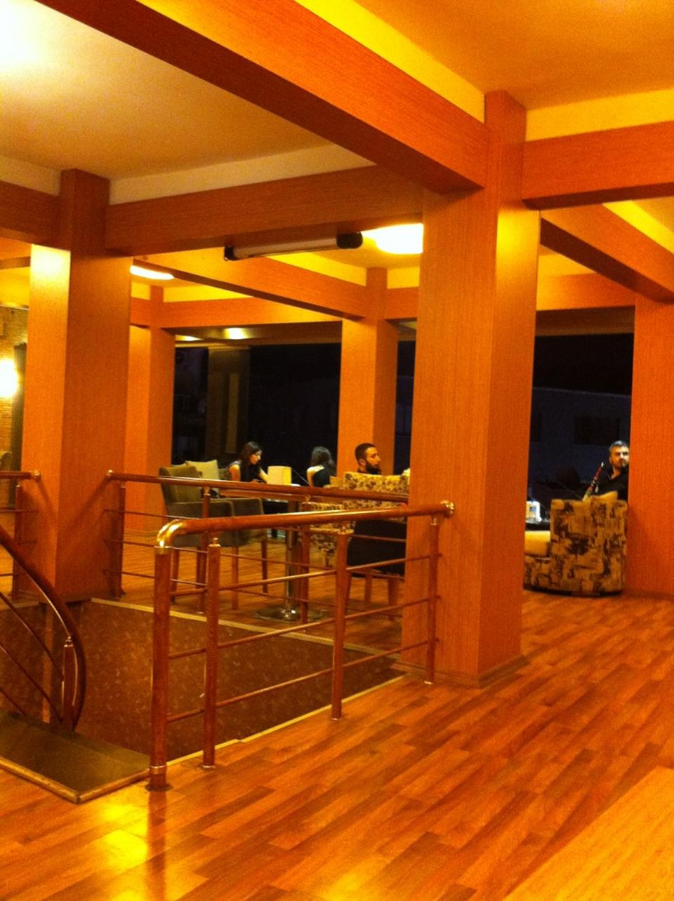 City Cafe & Rest.