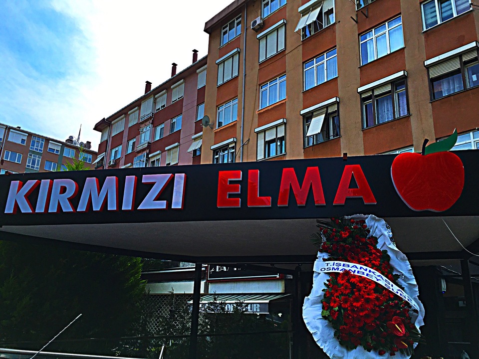 Kırmızı Elma Nargile Cafe - Kadıköy