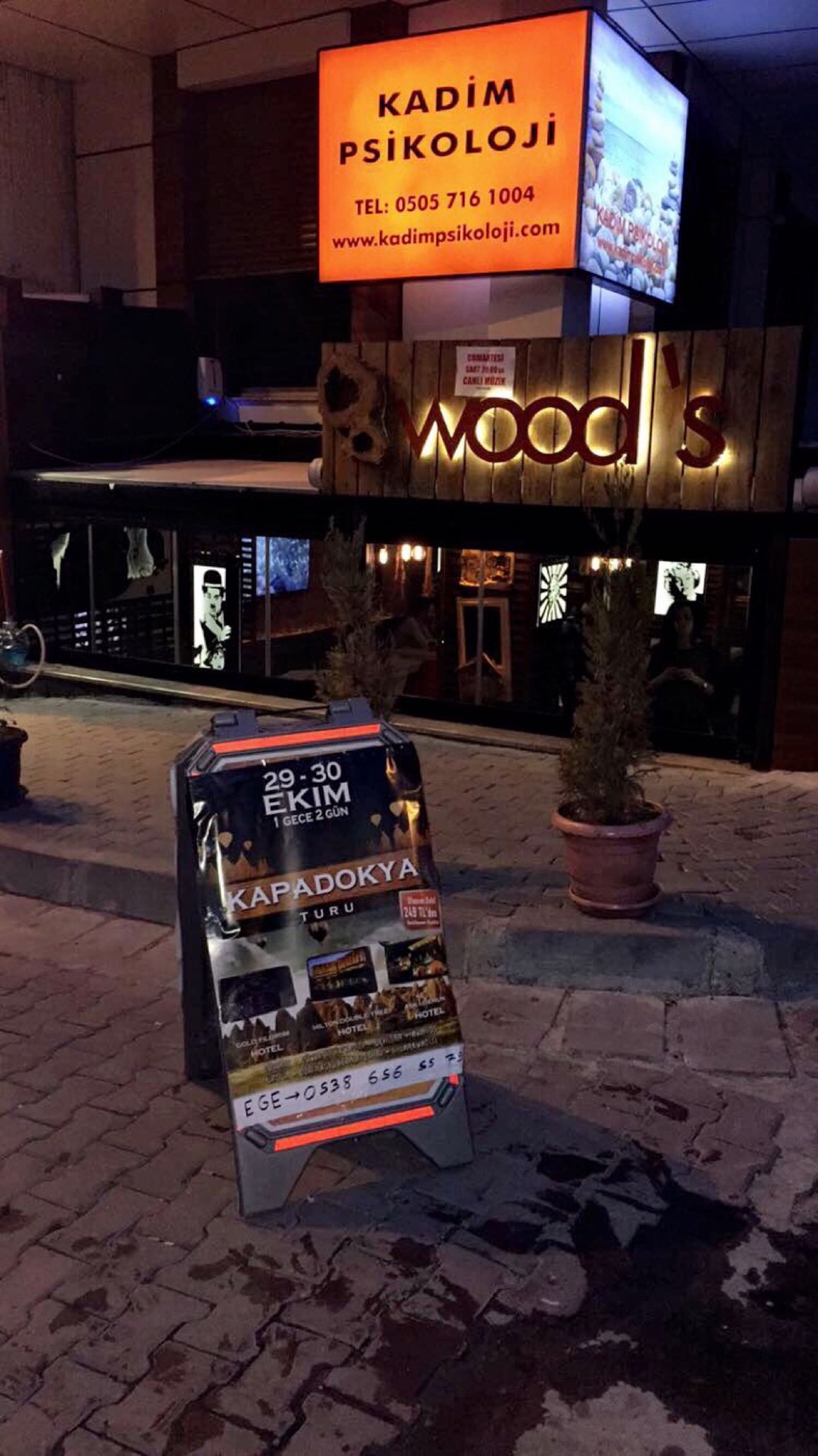 Wood's Cafe - Avcılar