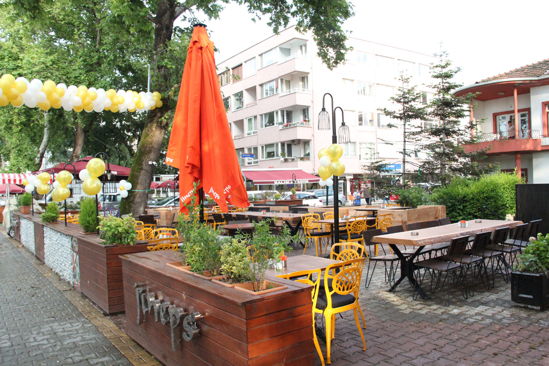 Jineps Cafe & Restaurant