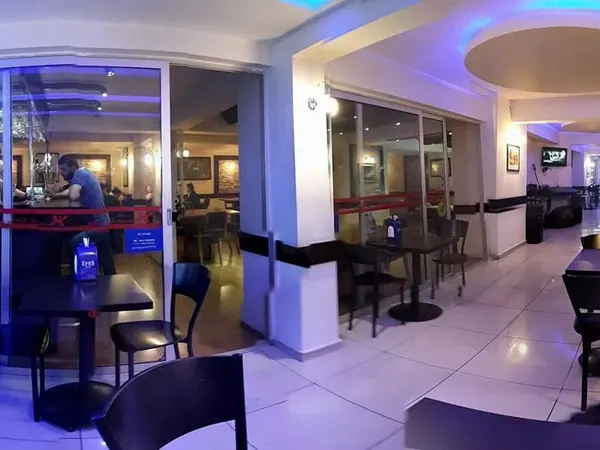 Xl Cafe & Bar