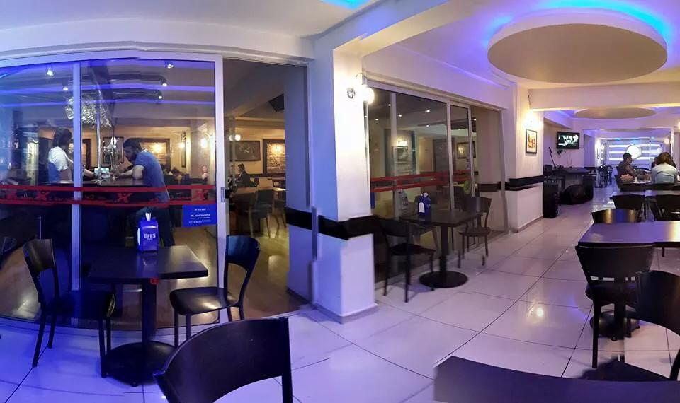 Xl Cafe & Bar