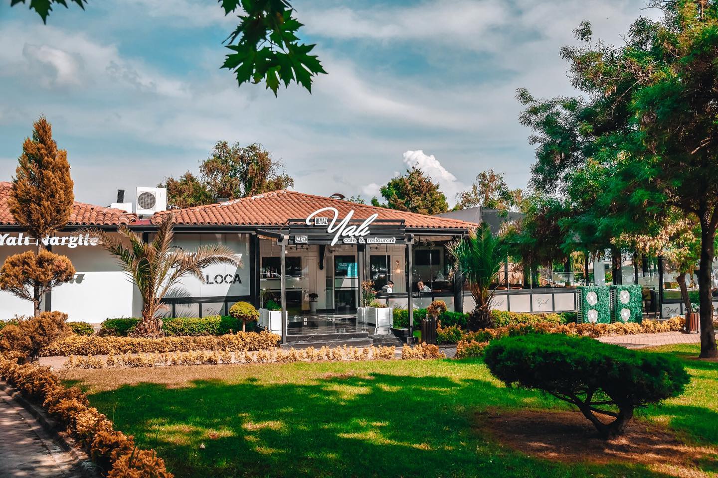 Beyaz Yalı Cafe Restaurant