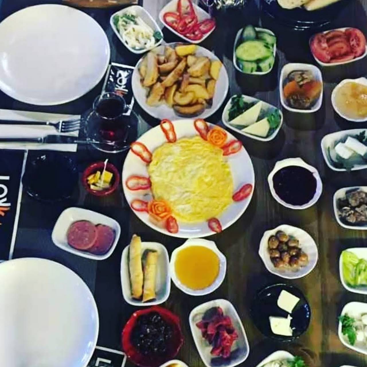 Lokka Cafe & Bistro