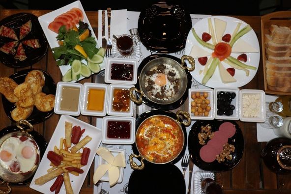 ÜNİVERSİTELİLER KULÜBÜ CAFE