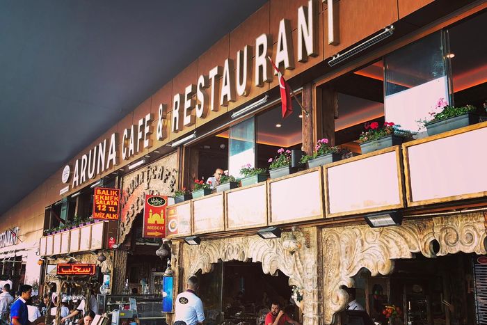 Aruna Cafe & Restaurant