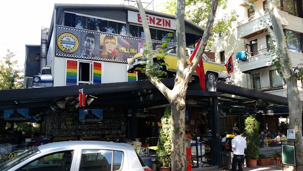 Big Yellow Taxi Benzin Cafe