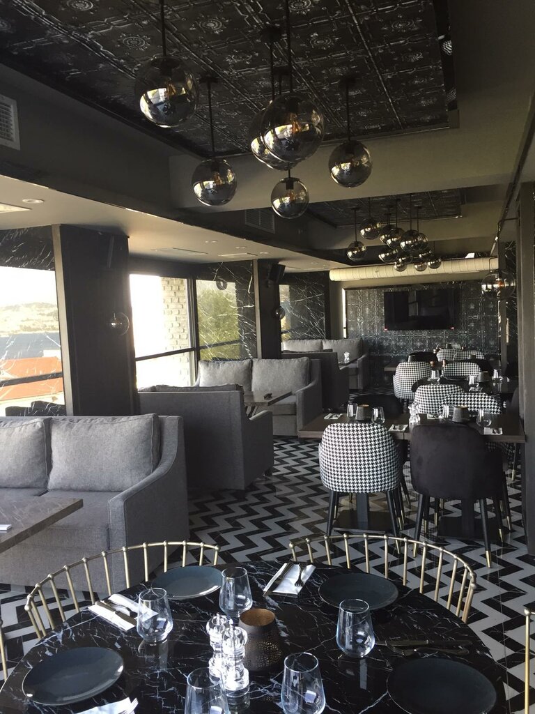 Zebra Lounge Port