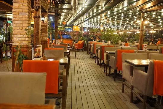 CAFE LEYLA