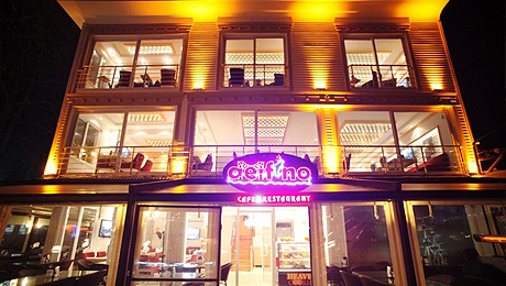 Delfino Cafe & Restaurant