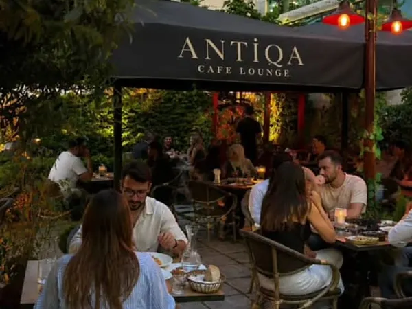 ANTIQA Cafe - Lounge