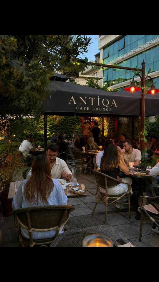 ANTIQA Cafe - Lounge