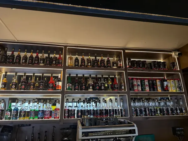Bross Cafe & Lounge