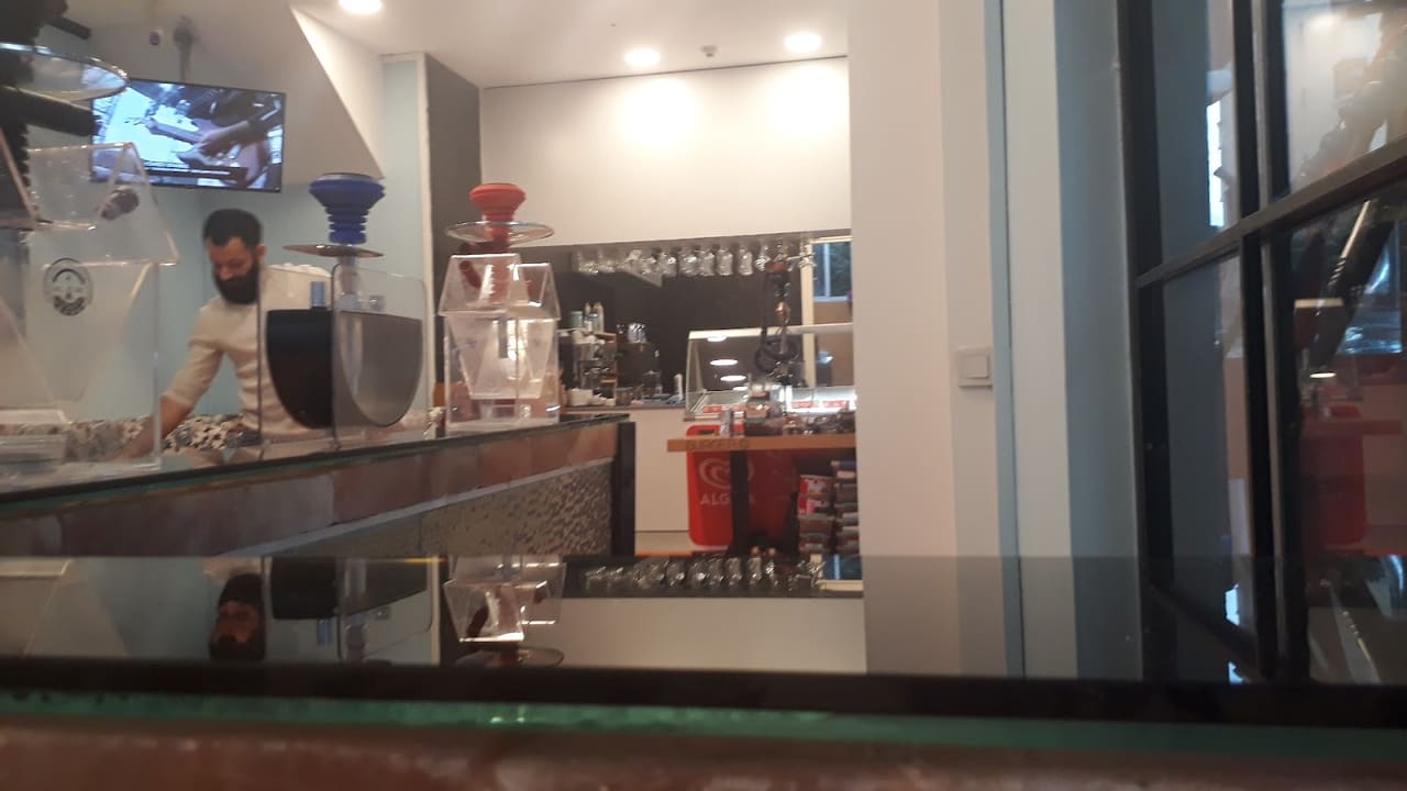 Captaın's Lounge Cafe
