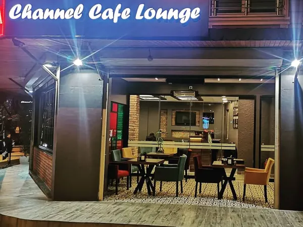 Channel cafe lounge Okey 101 ve nargile de mevcuttur.