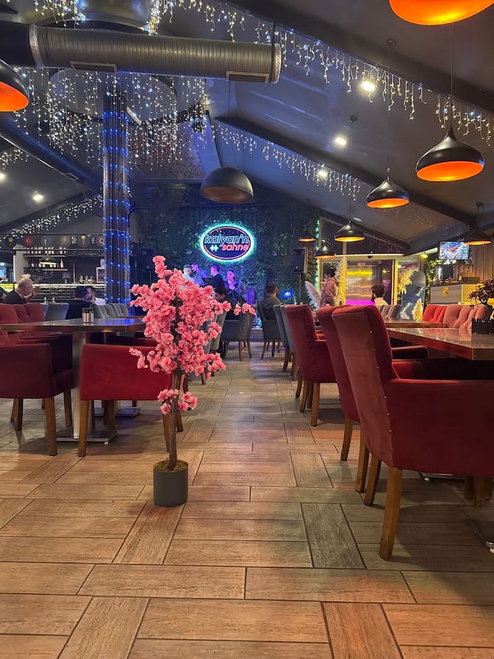 kalyan'n sahne & cafe