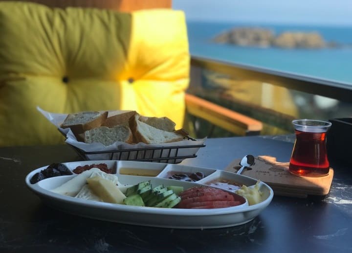 LAGA LUGA LOUNGE | Riva Kahvaltı Mekanları, Launch & Akşam Yemeği Restourant