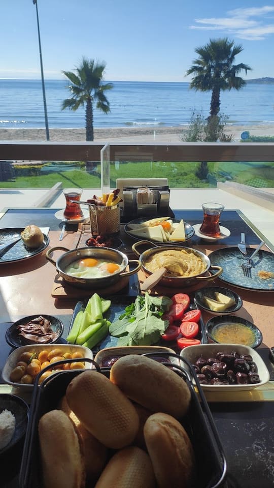 LAX Cafe Lounge
