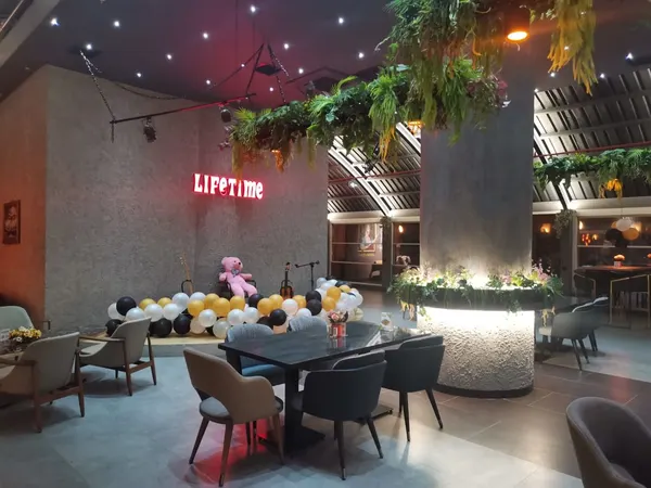 Life Time Lounge