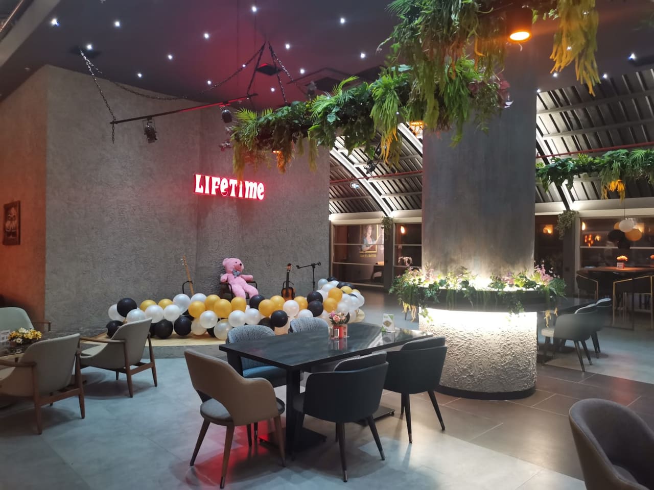 Life Time Lounge