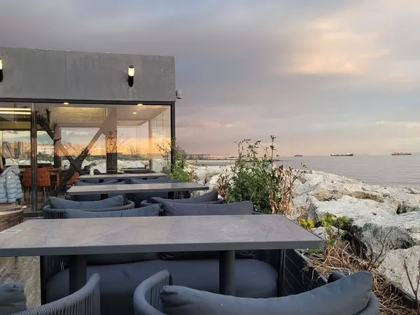 LuckSha Cafe & Restaurant