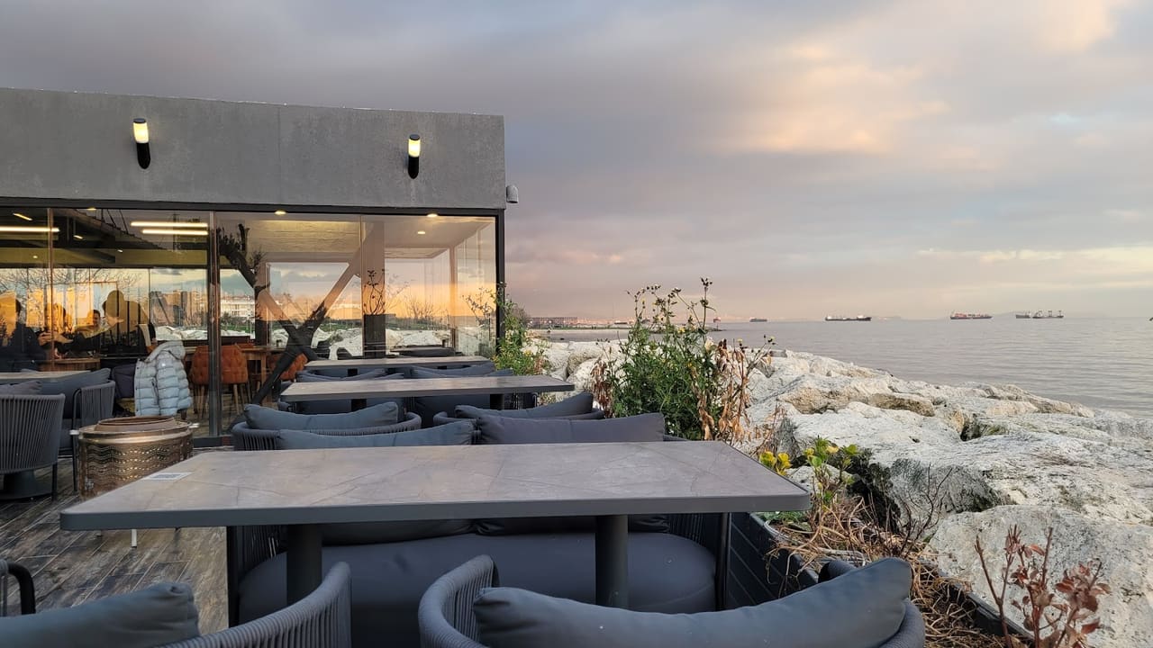 LuckSha Cafe & Restaurant