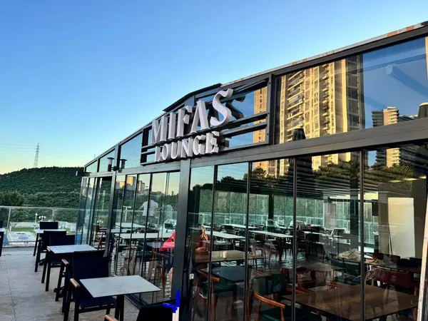 Mifas Lounge