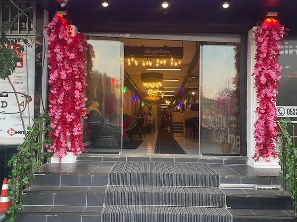Mocha Lounge & Cafe