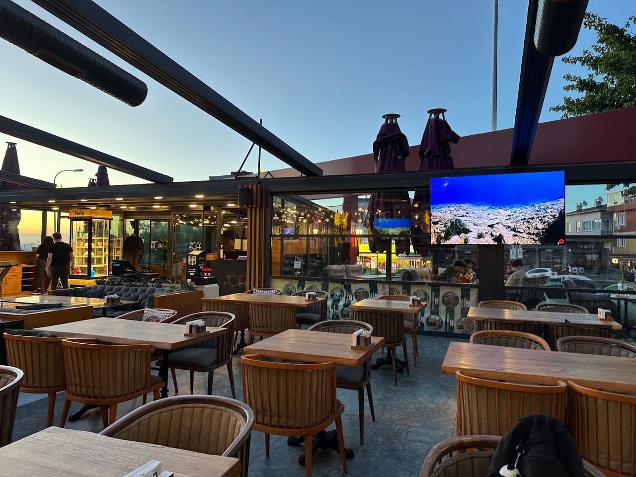 Ramani Lounge & Cafe Restaurant
