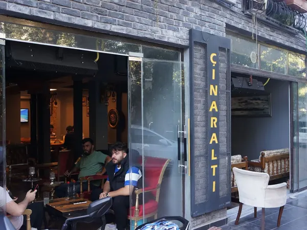 Tarihi Tophane Çınaraltı Nargile Cafe