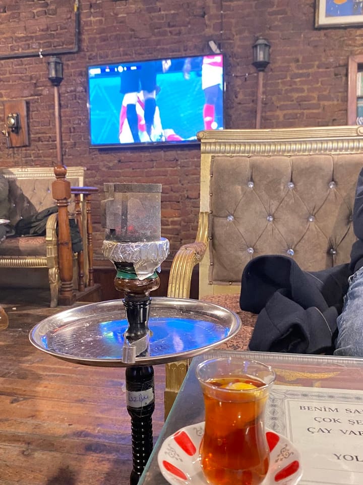 Tarihi Tophane Çınaraltı Nargile Cafe