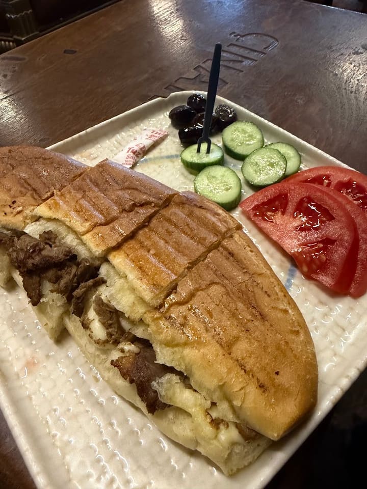 Tarihi Tophane Çınaraltı Nargile Cafe