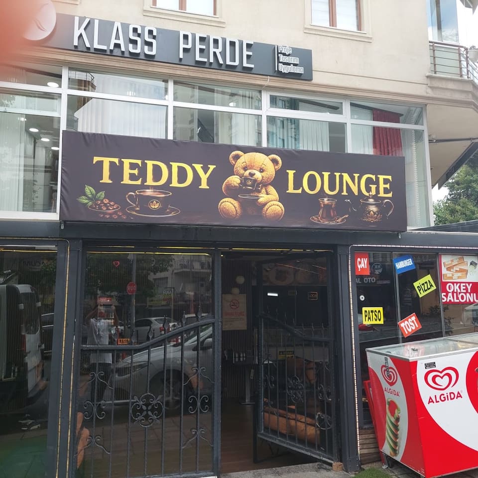 Teddy Lounge Cafe