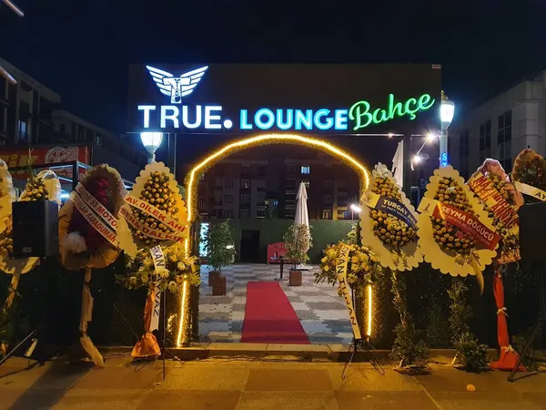 True Lounge bahçe