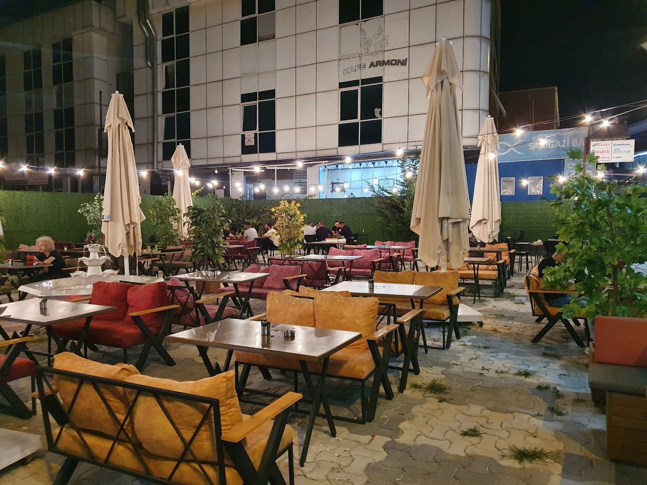 True Lounge bahçe