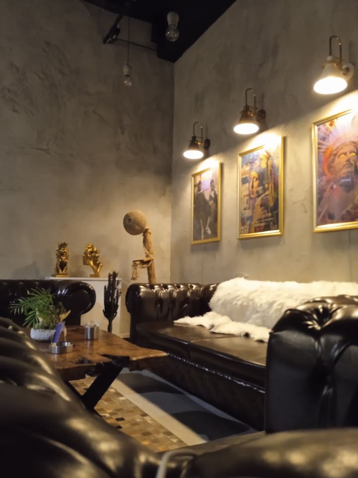 Tusa Lounge