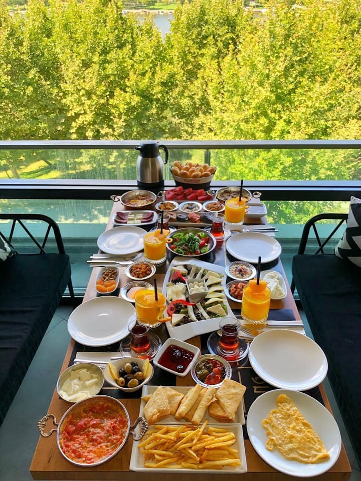 Velur Golden Horn Lounge