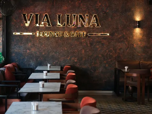 Vıa Luna Lounge