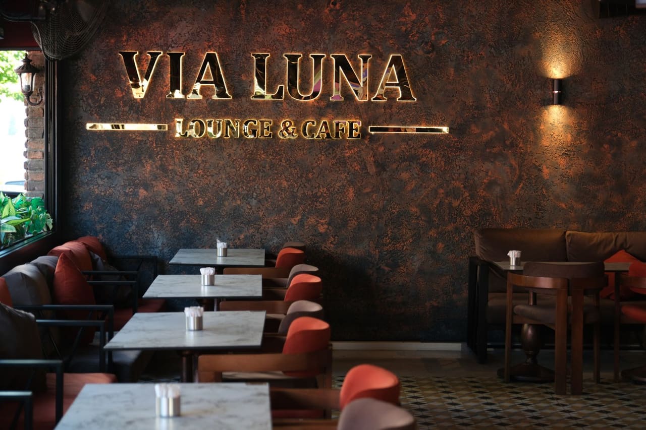 Vıa Luna Lounge