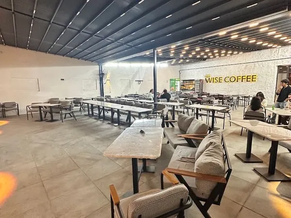 Wise Lounge Cafe