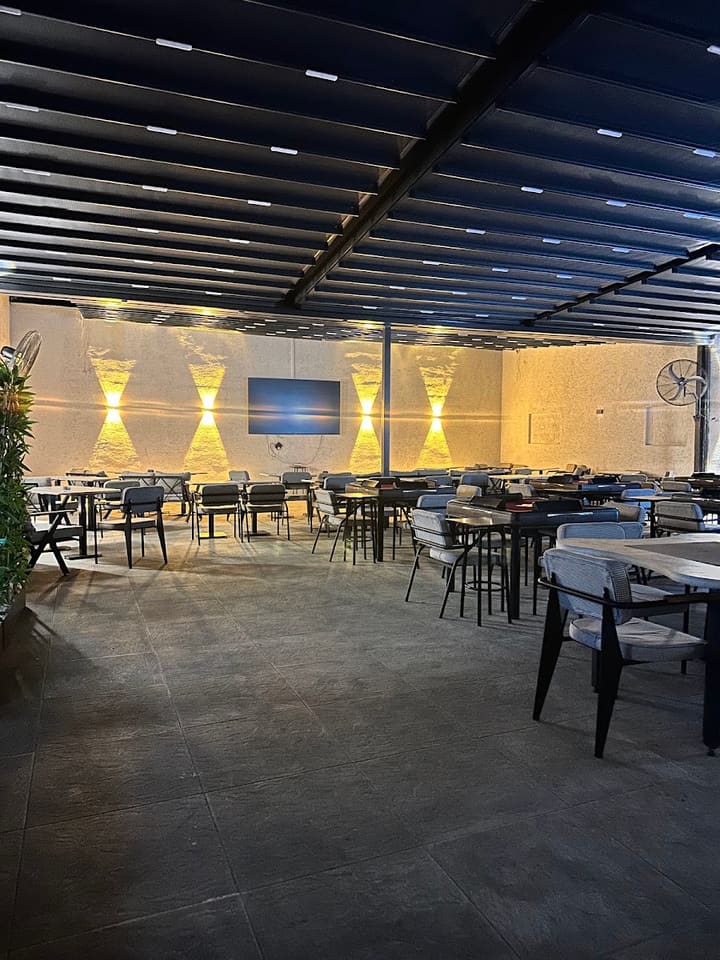Wise Lounge Cafe