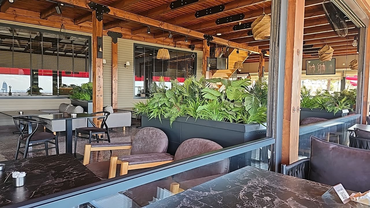Woody Lounge