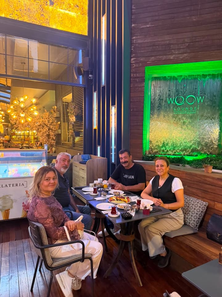 Woow Lounge Cafe